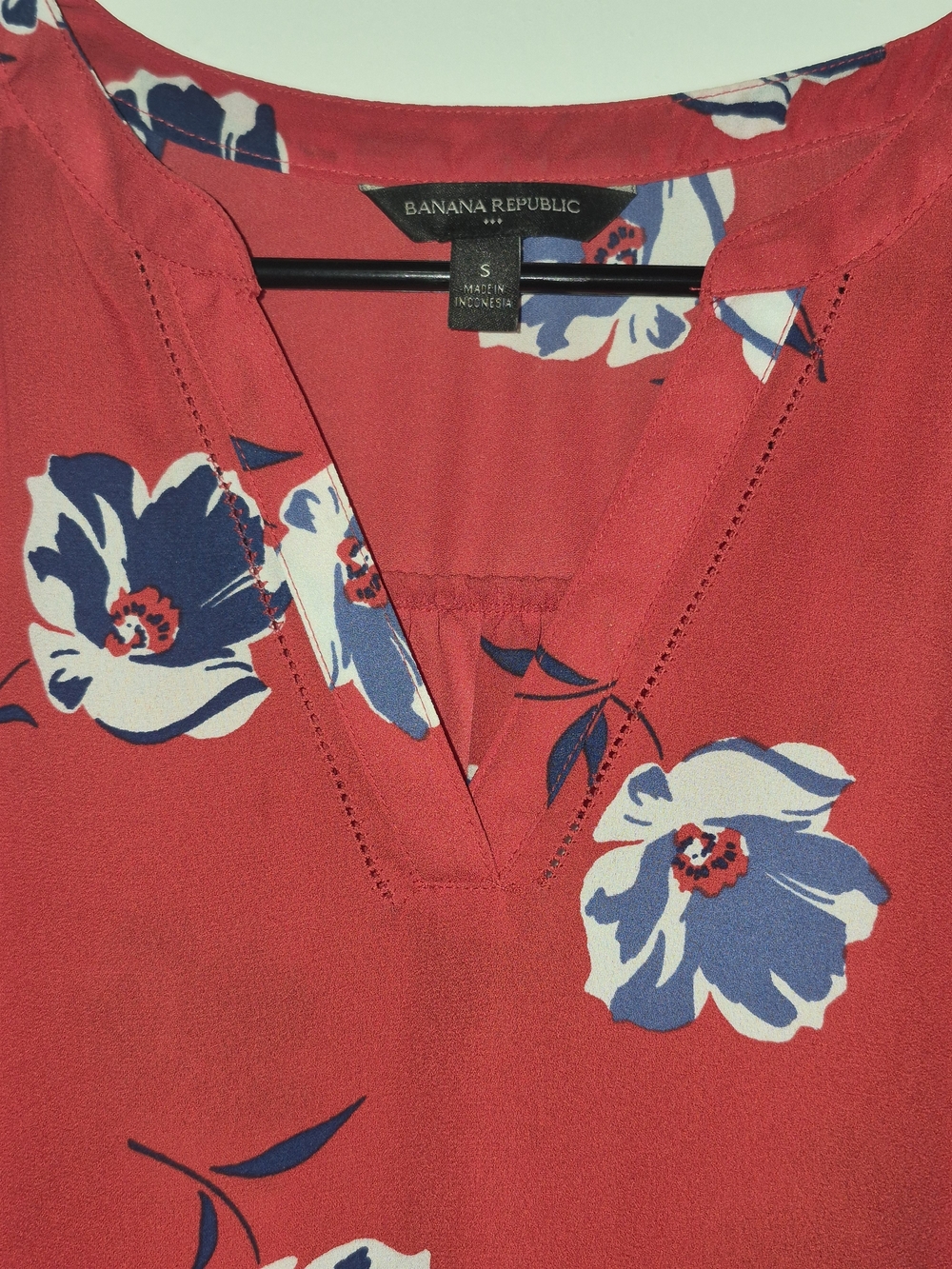 Banana Republic Coral Red Floral V-Neck Blouse